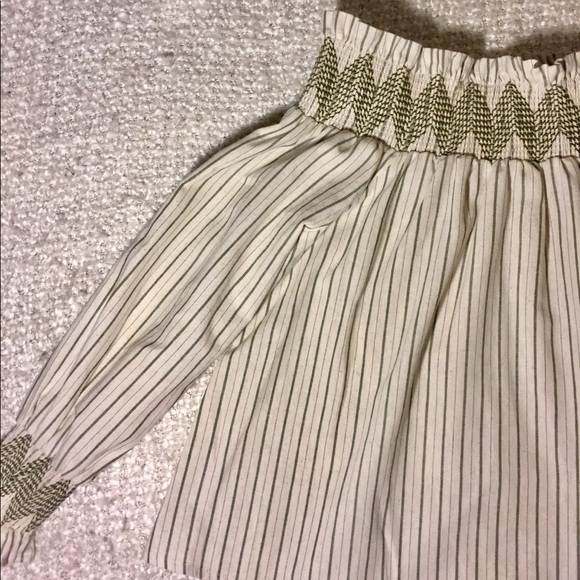 Vanessa Virginia Dayle Off-The-Shoulder Top - Picture 6 of 7